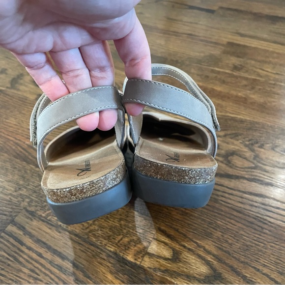 ATHLEFIT Gray Leather Cork Sole Mary Jane Clogs - Picture 4 of 8